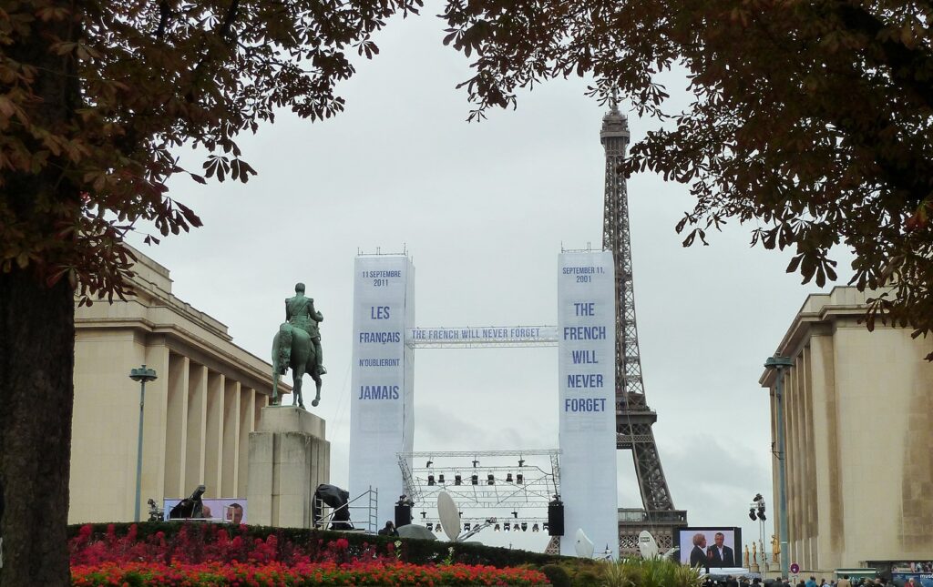 september-11-memorial-eiffel-tower