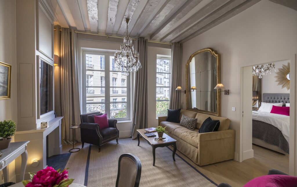 Our gorgeous Muscat apartment at 25 Place Dauphine