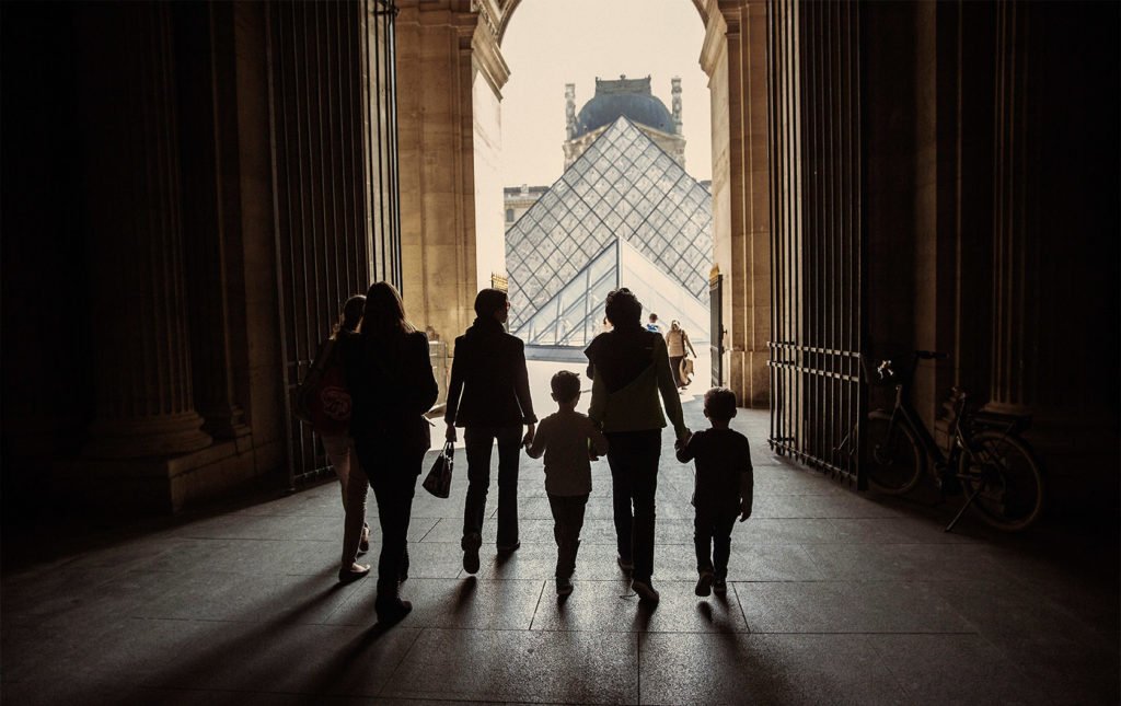 MM-louvre-museum-arch-pyramid-family-1