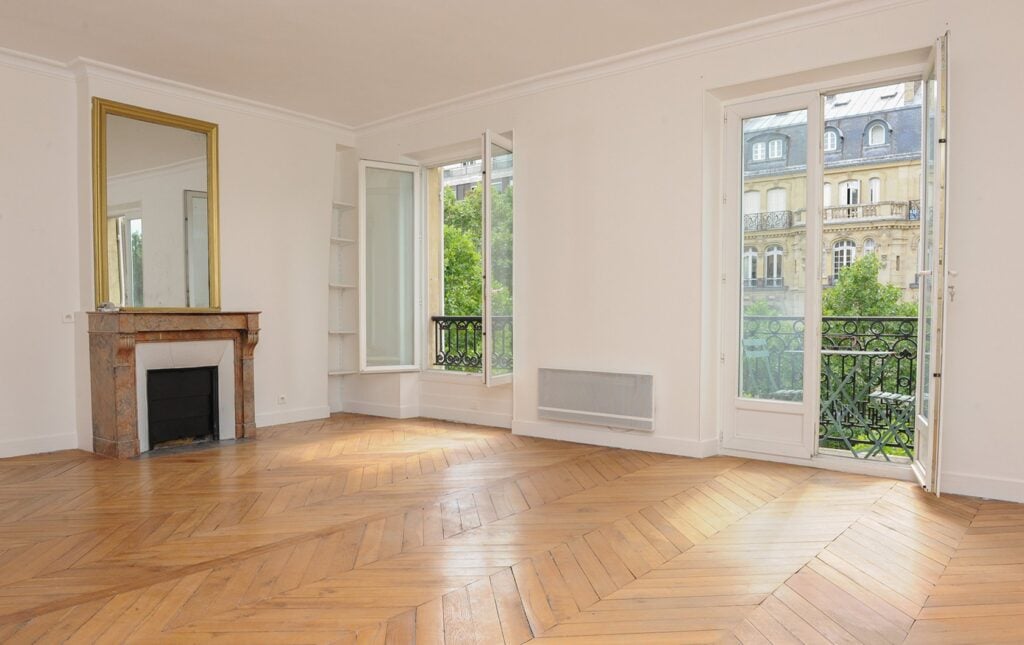 cairanne-living-room-before-fireplace