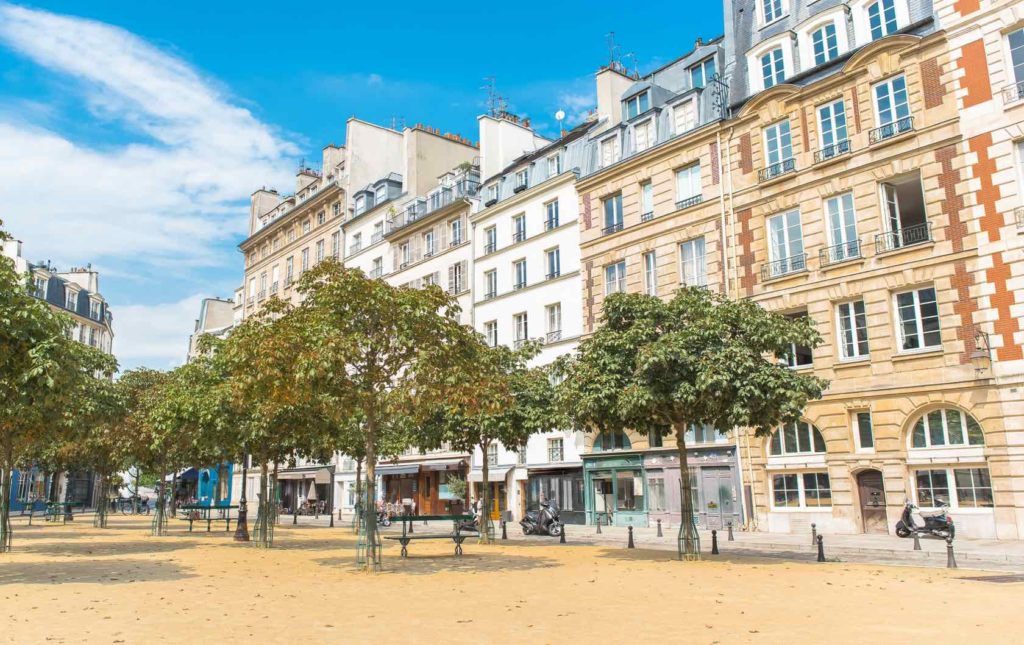 Skip the Crowds: 8 Tourist Places to Avoid in Paris - Paris Perfect