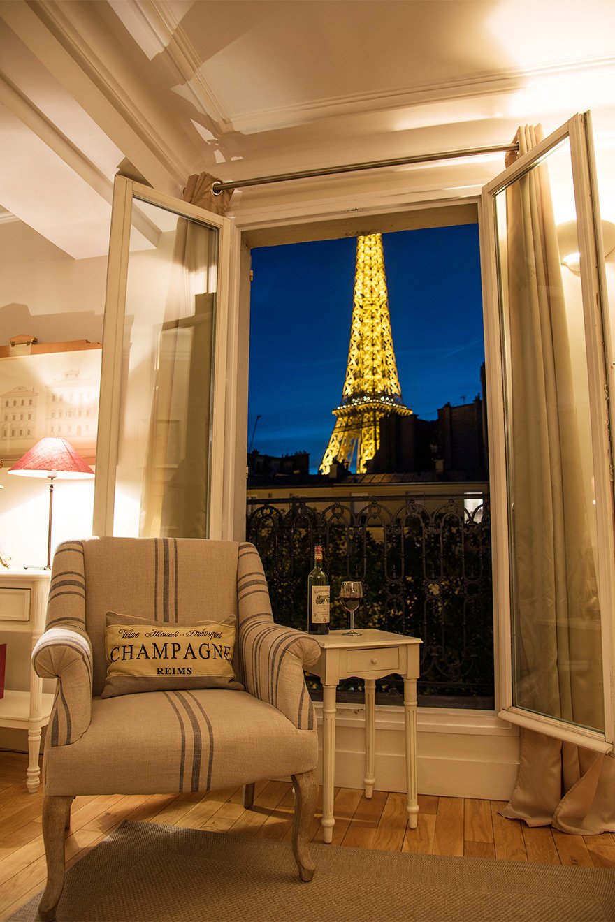 1 Bedroom Paris Accommodation With Romantic Eiffel Tower View - Paris ...