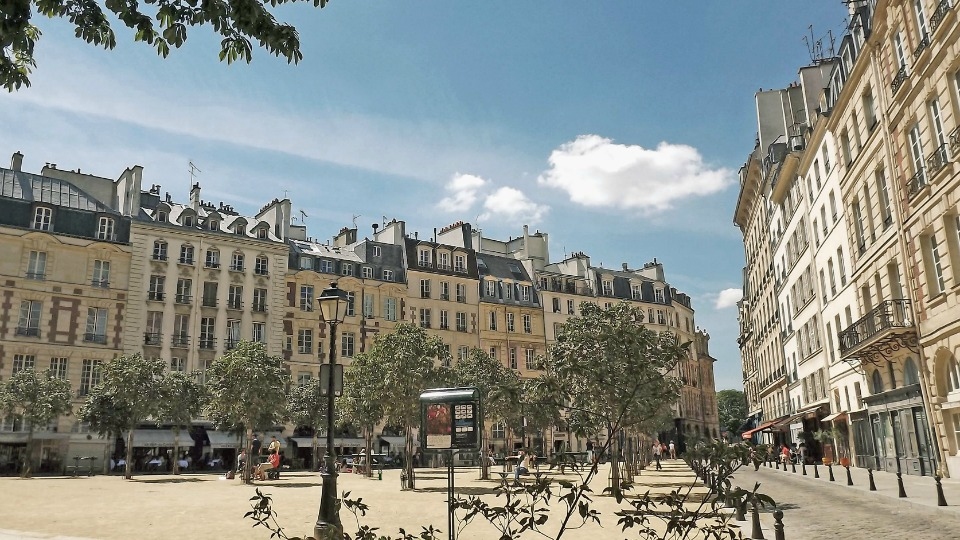 25 Place Dauphine - Paris Perfect